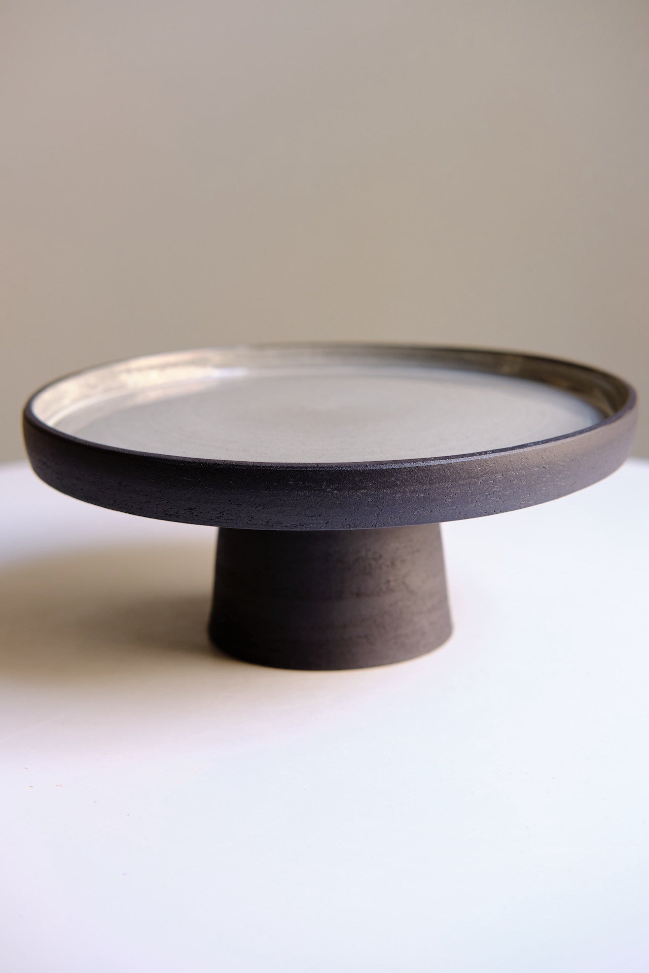 Cake stand in black
