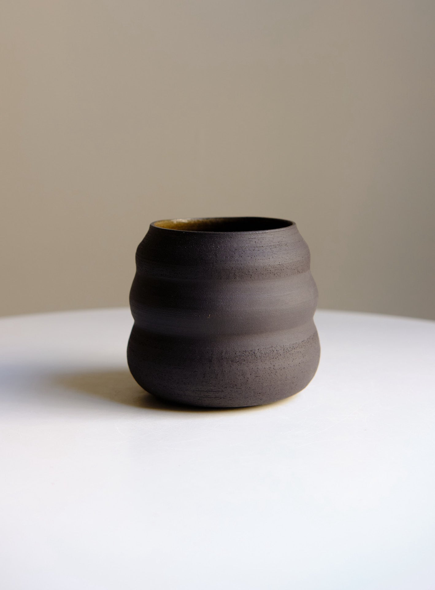 Black vase no. 2