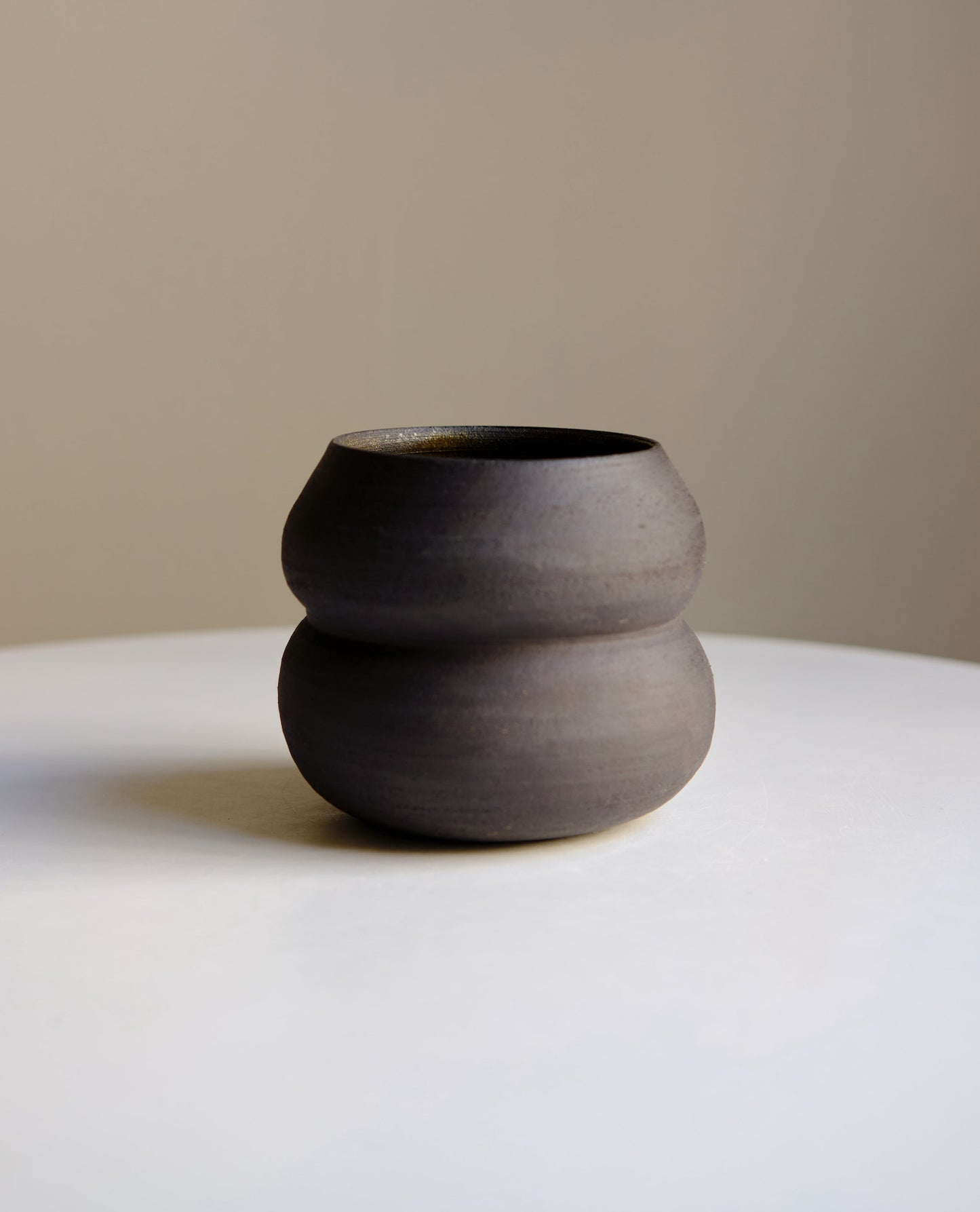 Black vase no. 3