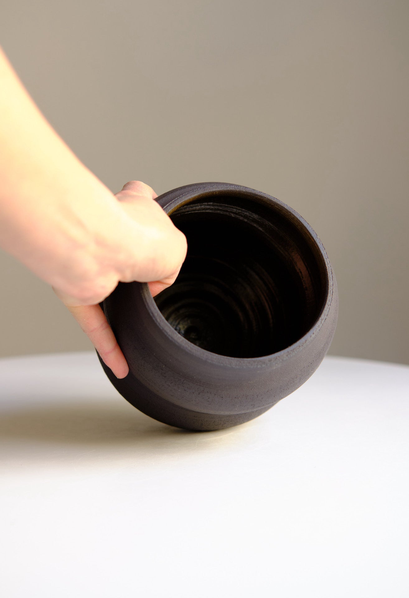 Black vase no. 4